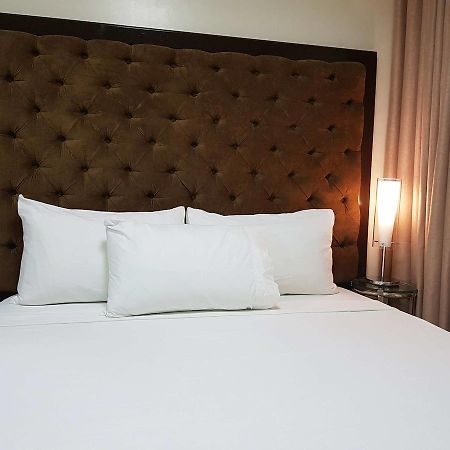 Studio Unit At The Breeze Residences Manila Esterno foto
