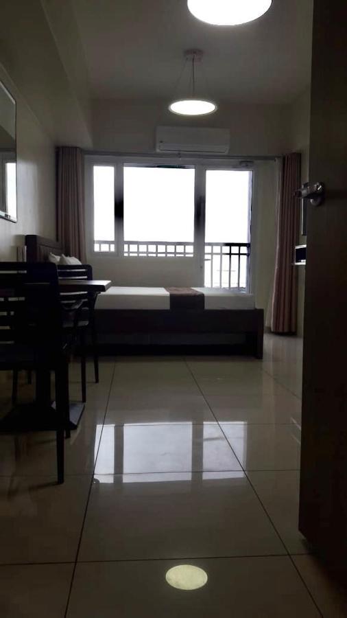 Studio Unit At The Breeze Residences Manila Esterno foto