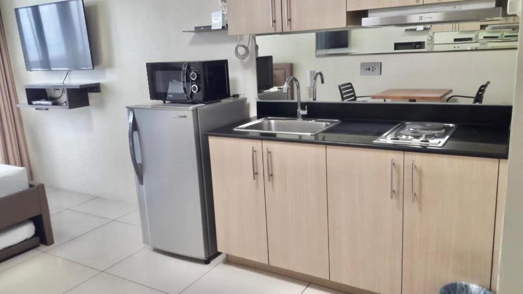 Studio Unit At The Breeze Residences Manila Esterno foto