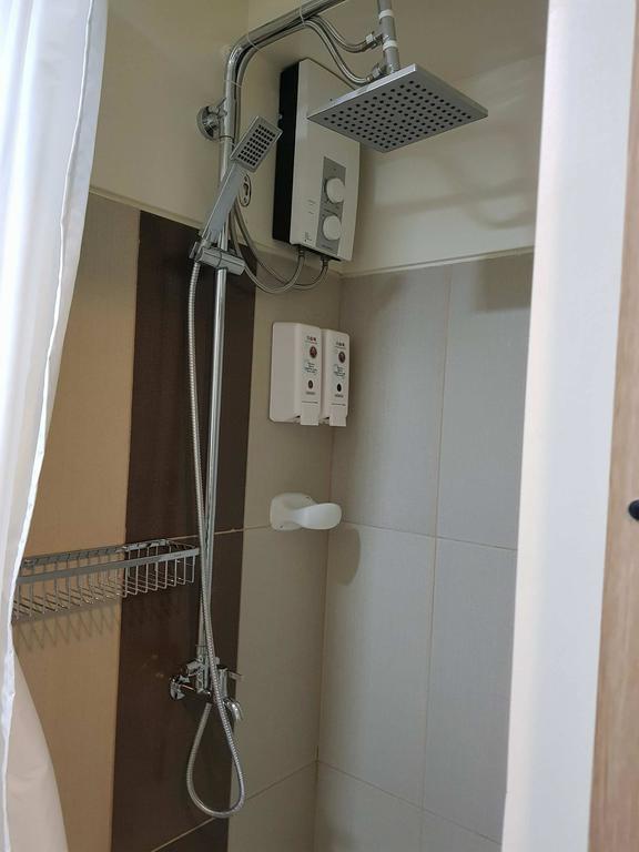 Studio Unit At The Breeze Residences Manila Esterno foto