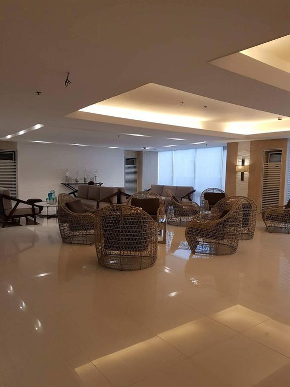Studio Unit At The Breeze Residences Manila Esterno foto