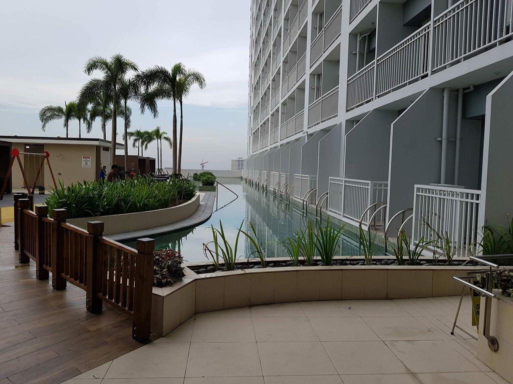 Studio Unit At The Breeze Residences Manila Esterno foto
