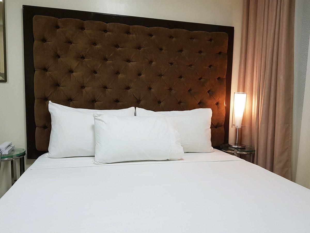 Studio Unit At The Breeze Residences Manila Esterno foto