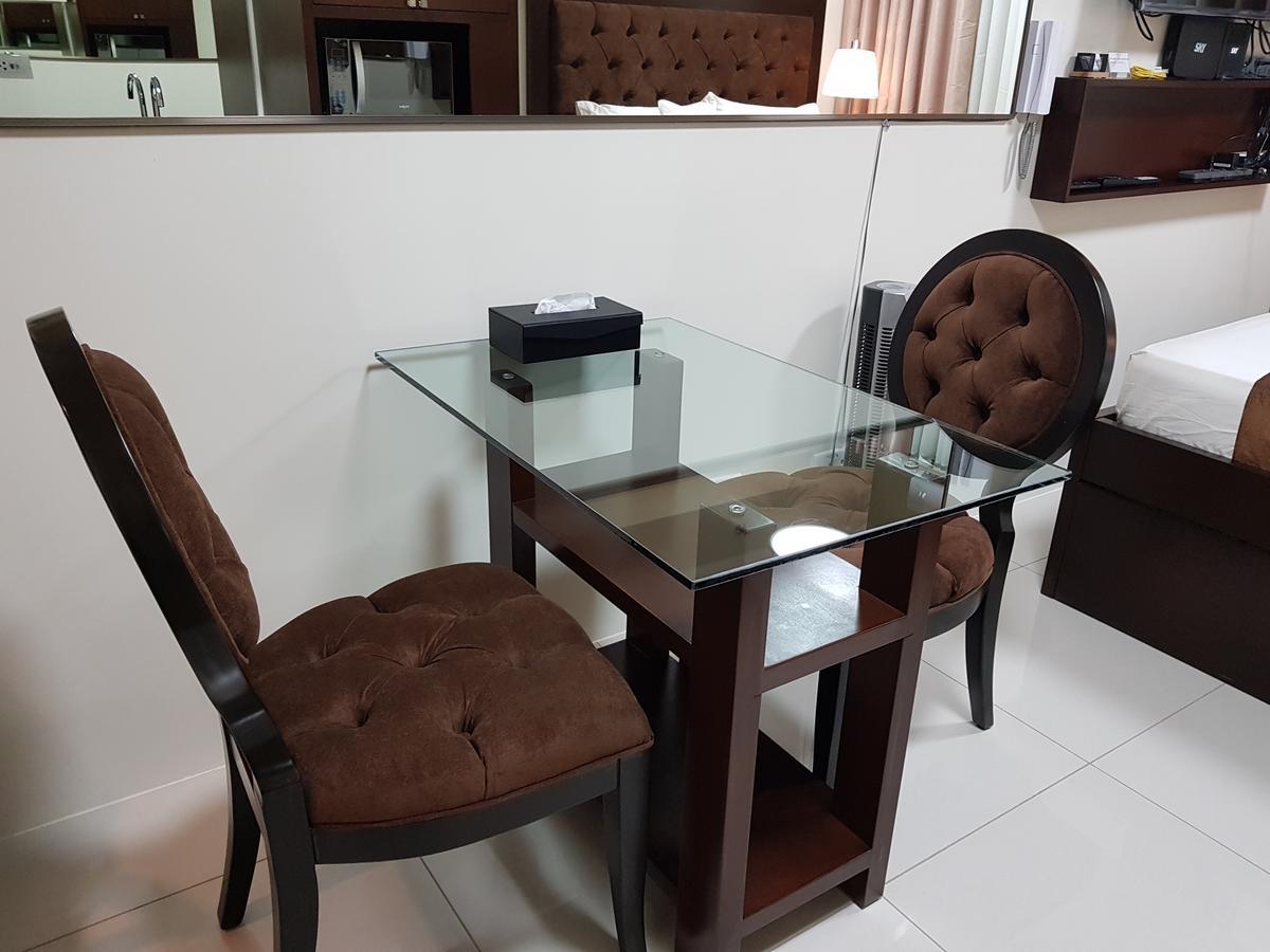 Studio Unit At The Breeze Residences Manila Esterno foto