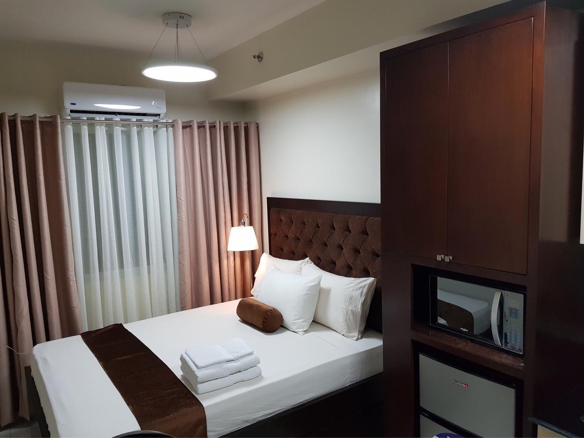 Studio Unit At The Breeze Residences Manila Esterno foto